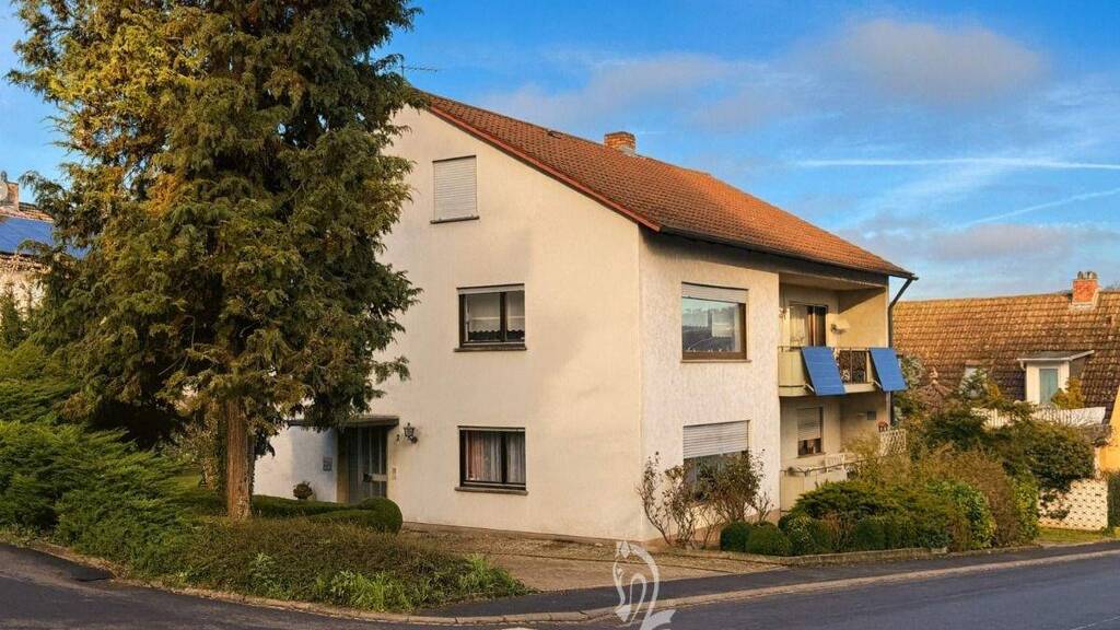 Mehrfamilienhaus zum Kauf 9 Zimmer 225 m² 719 m² Grundstück frei ab sofort Betzengraben 2 Zell am Main 97299