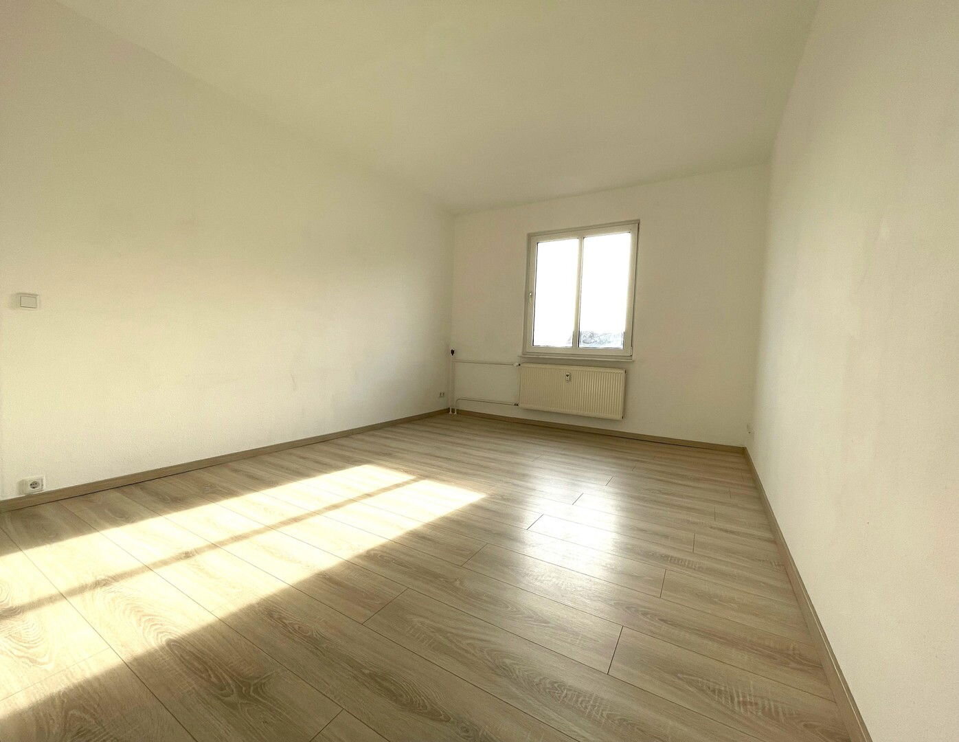 Wohnung zur Miete 349 € 2 Zimmer 54 m²<br/>Wohnfläche 3.<br/>Geschoss ab sofort<br/>Verfügbarkeit Wohnkomplex I Hoyerswerda 02977