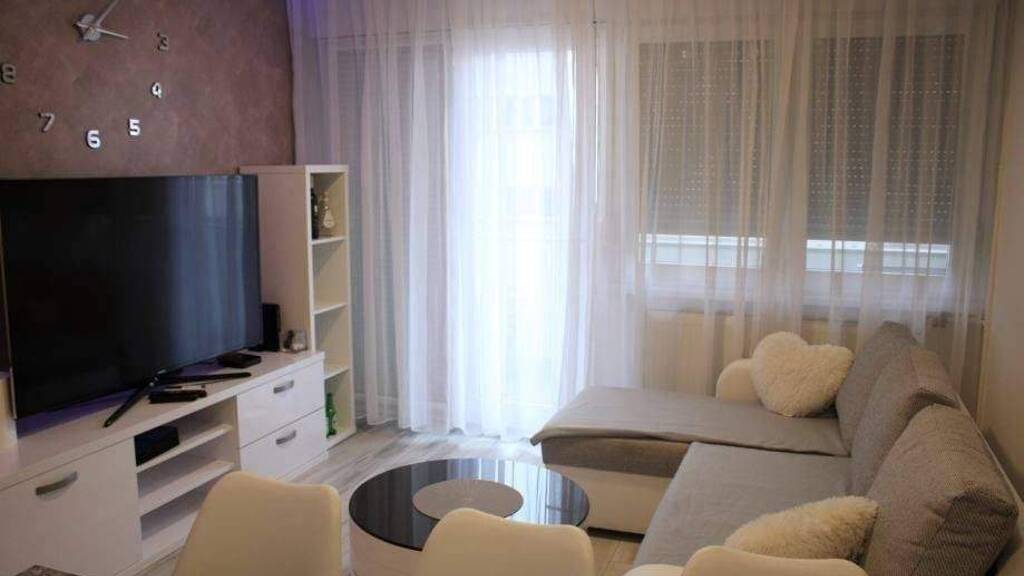 Wohnung zur Miete 1.150 € 2 Zimmer 57 m² 3. Geschoss Knezija - Srednjaci