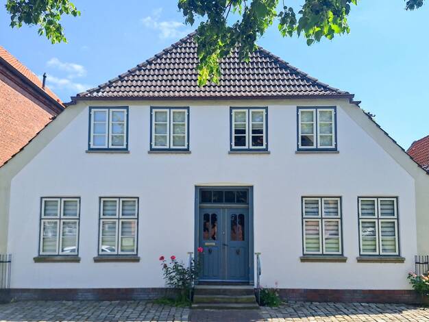 Haus zum Kauf 320.000 € 9 Zimmer 245 m² 1.402 m² Grundstück Brunsbüttel 25541