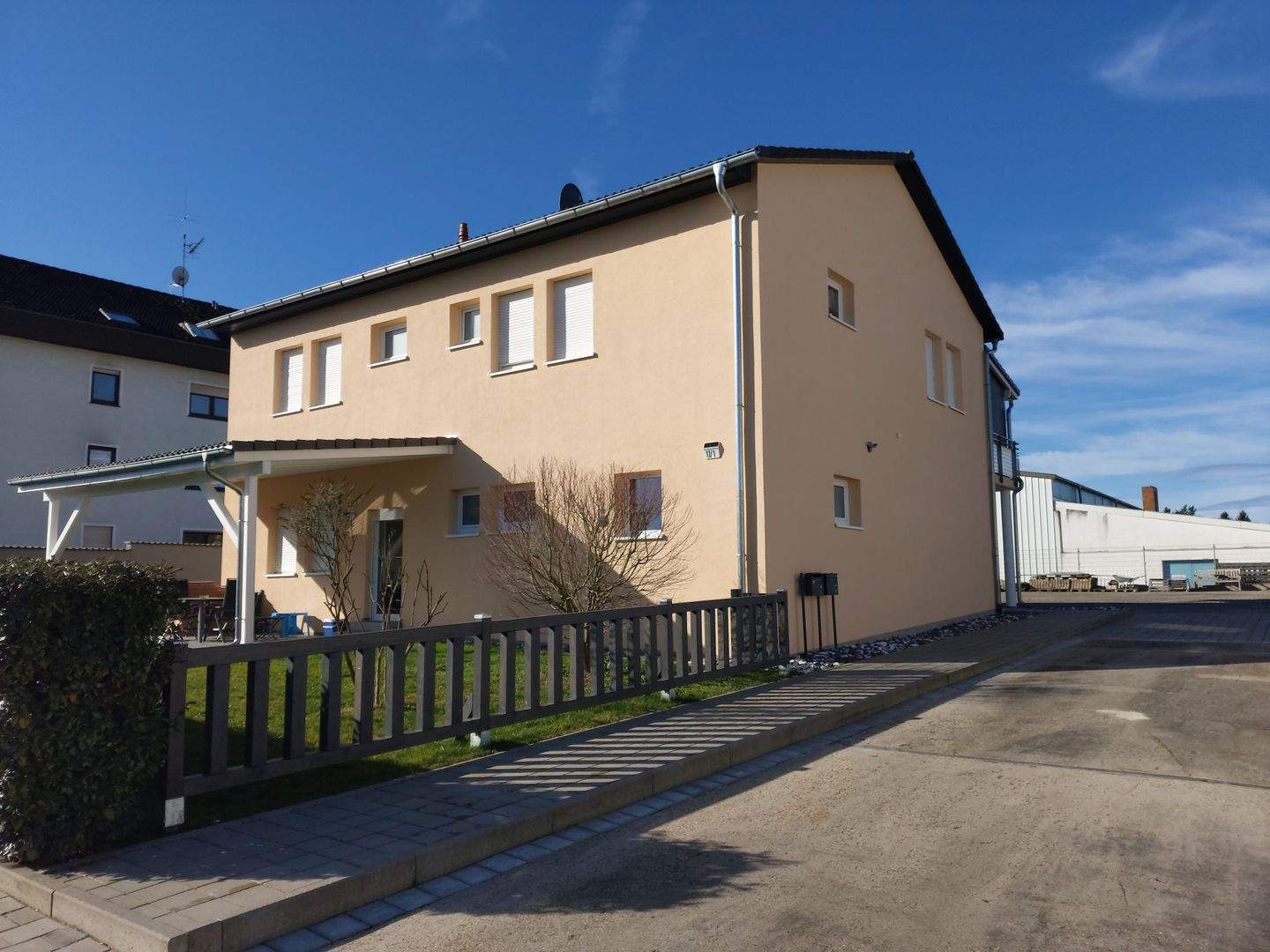 Immobilie in Karlsbad - 2- Familienhaus auf absolutem Neubaustandard mit gewerblich bebaubarem Grundstück - Bild 1