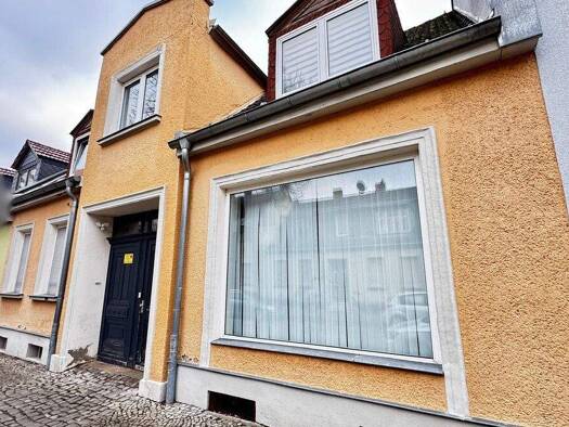 Gewerbeobjekt zum Kauf als Kapitalanlage geeignet 89.000 € 5 Zimmer 150 m² 244 m² Grundstück Bernburg 06466