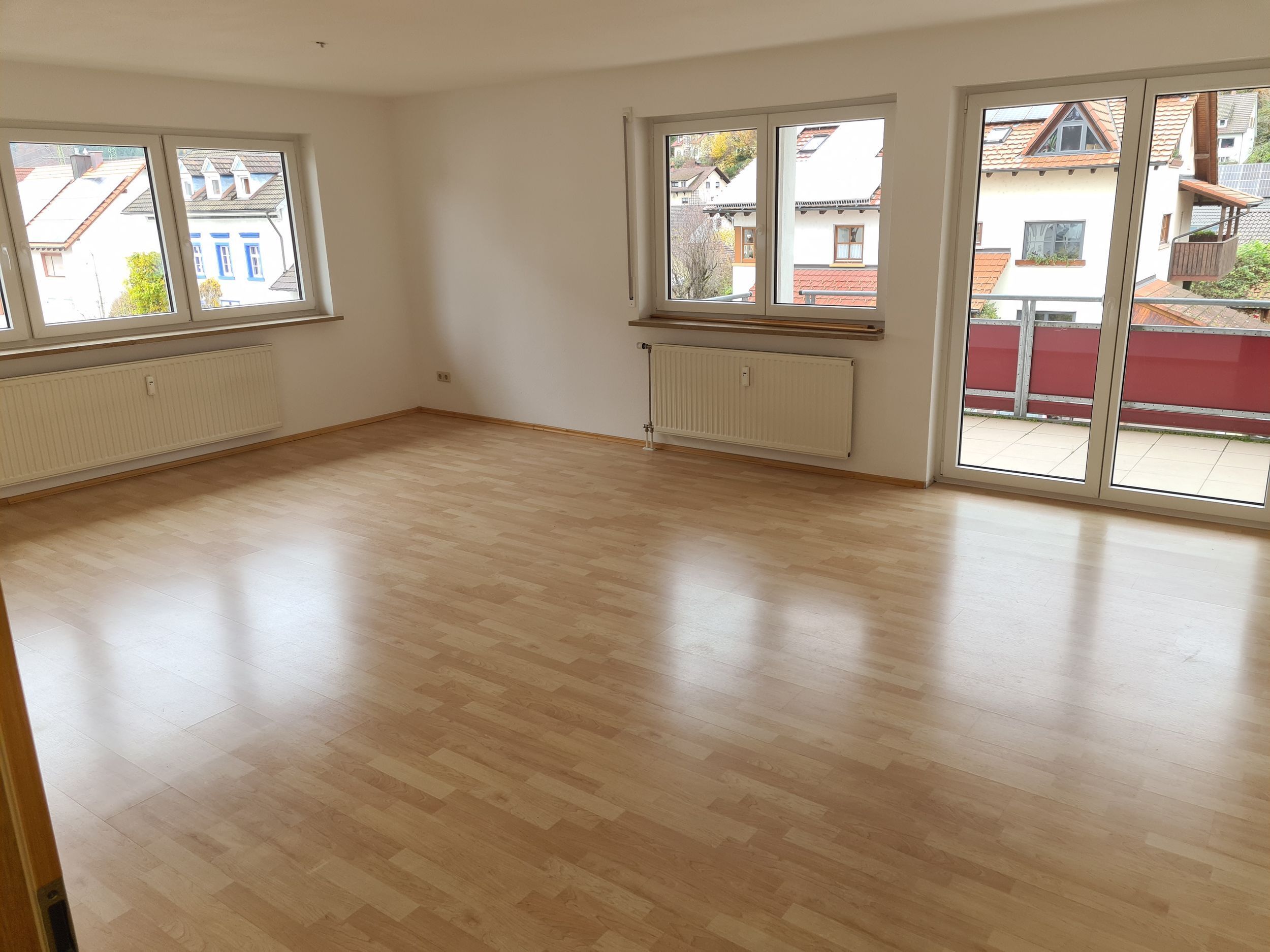 Wohnung zur Miete 960 € 3,5 Zimmer 107 m²<br/>Wohnfläche 3.<br/>Geschoss 01.01.2025<br/>Verfügbarkeit Hausen 79688