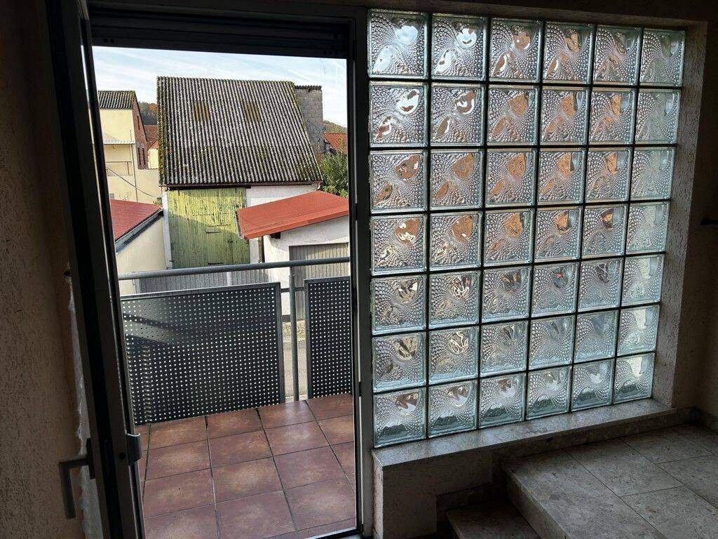 Immobilie in Fuchsstadt - massiv gebautes Wohnhaus in ruhiger Wohnlage von Fuchsstadt - Bild 2