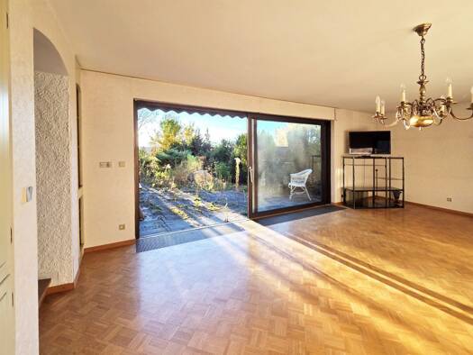 Einfamilienhaus zum Kauf 850.000 € 7,5 Zimmer 270 m² 933 m² Grundstück Ramtel Leonberg 71229