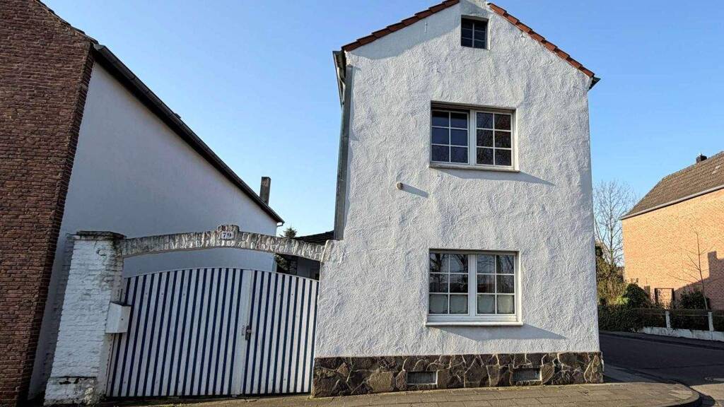 Viel Raum für neue Ideen: Freistehendes Altbauhaus mit Einliegeroption, großem Garten und 3 Garagen!