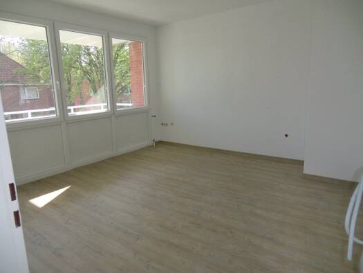 Wohnung zur Miete 350 € 2 Zimmer 32,4 m² frei ab sofort Leer Leer 26789