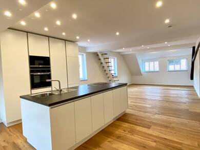 Wohnung zur Miete 990 € 3 Zimmer 110 m² Dachgeschoss, 3. Geschoss frei ab 01.09.2025 Coburg 96450