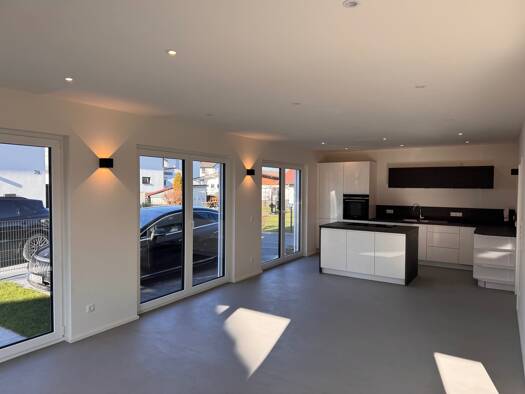 Einfamilienhaus zur Miete - Erstbezug 2.490 € 4 Zimmer 155 m² 350 m² Grundstück frei ab sofort Raubling 83064