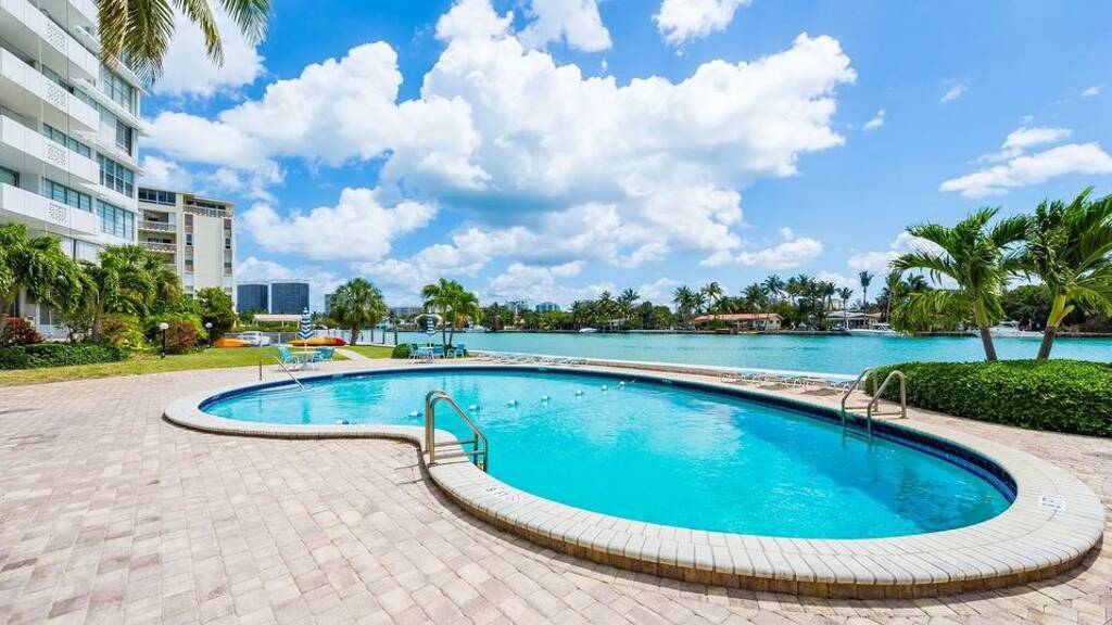 Wohnung zum Kauf 580.000 € 3 Zimmer 120 m² Bay Harbor Islands 33154