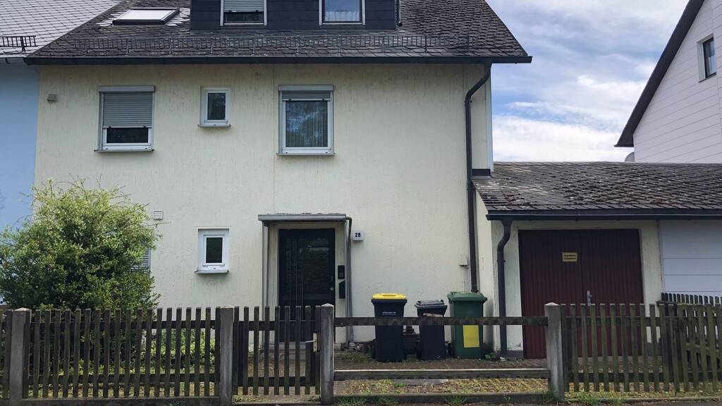 Reihenendhaus zum Kauf 79.000 € 1 Zimmer 165 m² 324 m² Grundstück frei ab sofort Arzberg 95659