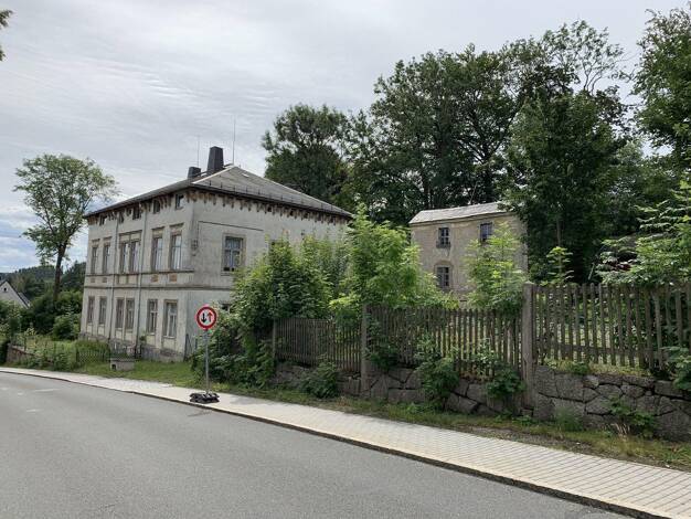 Villa zum Kauf provisionsfrei 129.000 € 28 Zimmer 604 m² 3.575 m² Grundstück Alte Auerbacher Straße 13 Schönheide 08304