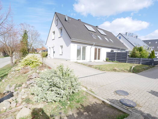 Doppelhaushälfte zur Miete 1.600 € 4 Zimmer 113 m² 300 m² Grundstück frei ab sofort Zierow 23968