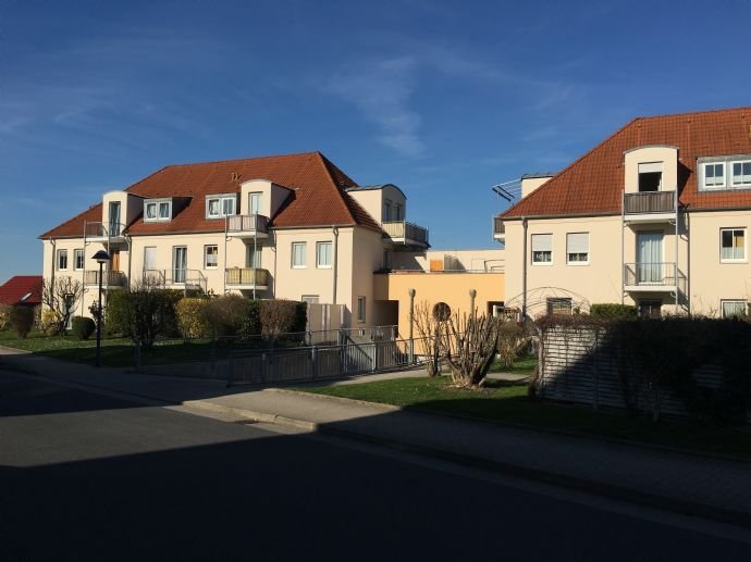 Wohnung zur Miete 690 € 1 Zimmer 79,5 m²<br/>Wohnfläche 1.<br/>Geschoss 01.01.2025<br/>Verfügbarkeit Briesnitzer Höhe 45 Briesnitz-Nord Dresden 01157