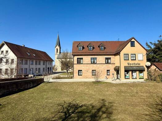 Haus zur Miete 1.590 € 5 Zimmer 165 m² frei ab 01.07.2026 Schlosshof 3 Pyrbaum 90602