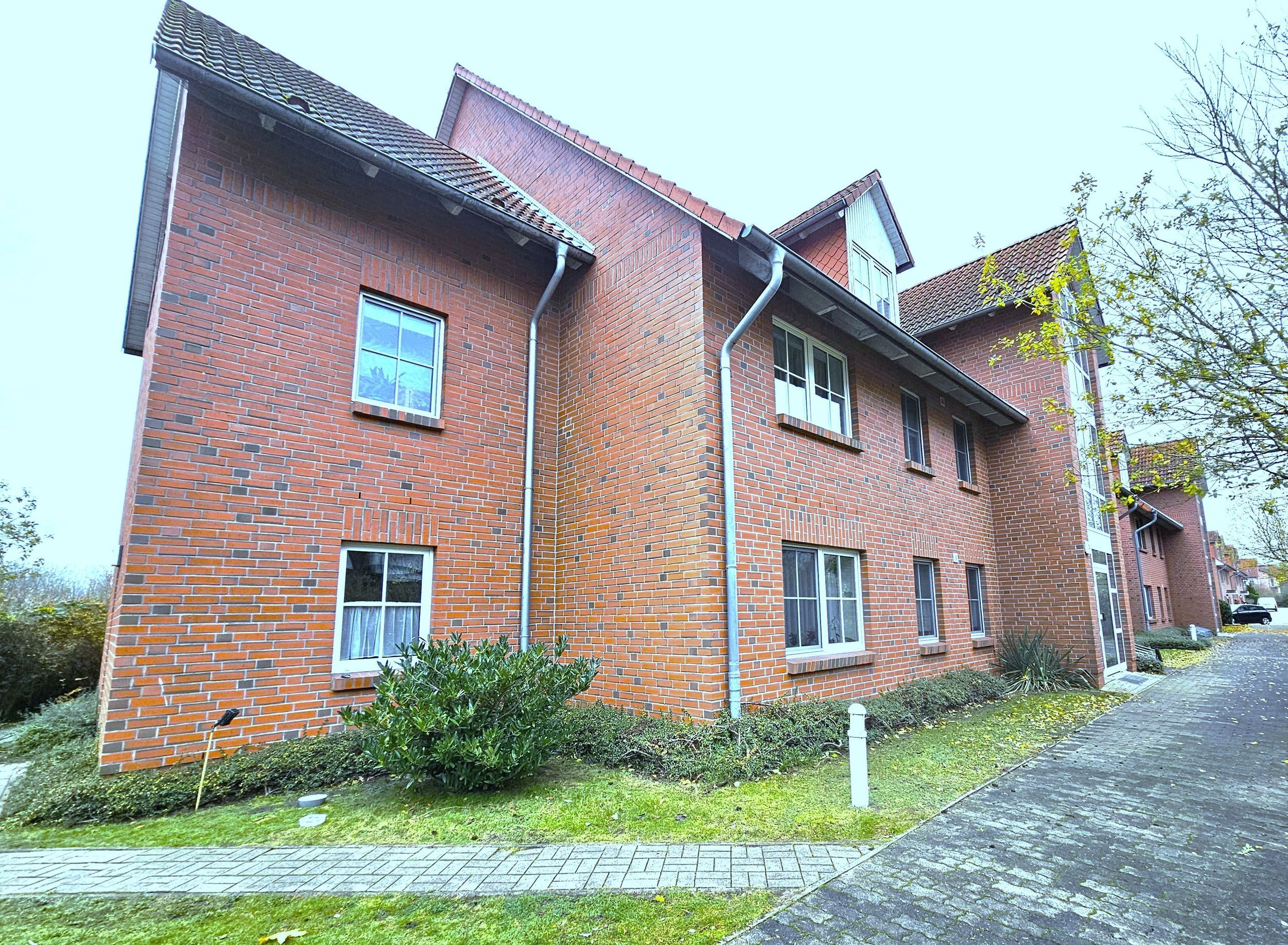 Mehrfamilienhaus zum Kauf 695.000 € 17 Zimmer 582,4 m²<br/>Wohnfläche 1.053 m²<br/>Grundstück 01.03.2025<br/>Verfügbarkeit Ludwigslust Ludwigslust 19288