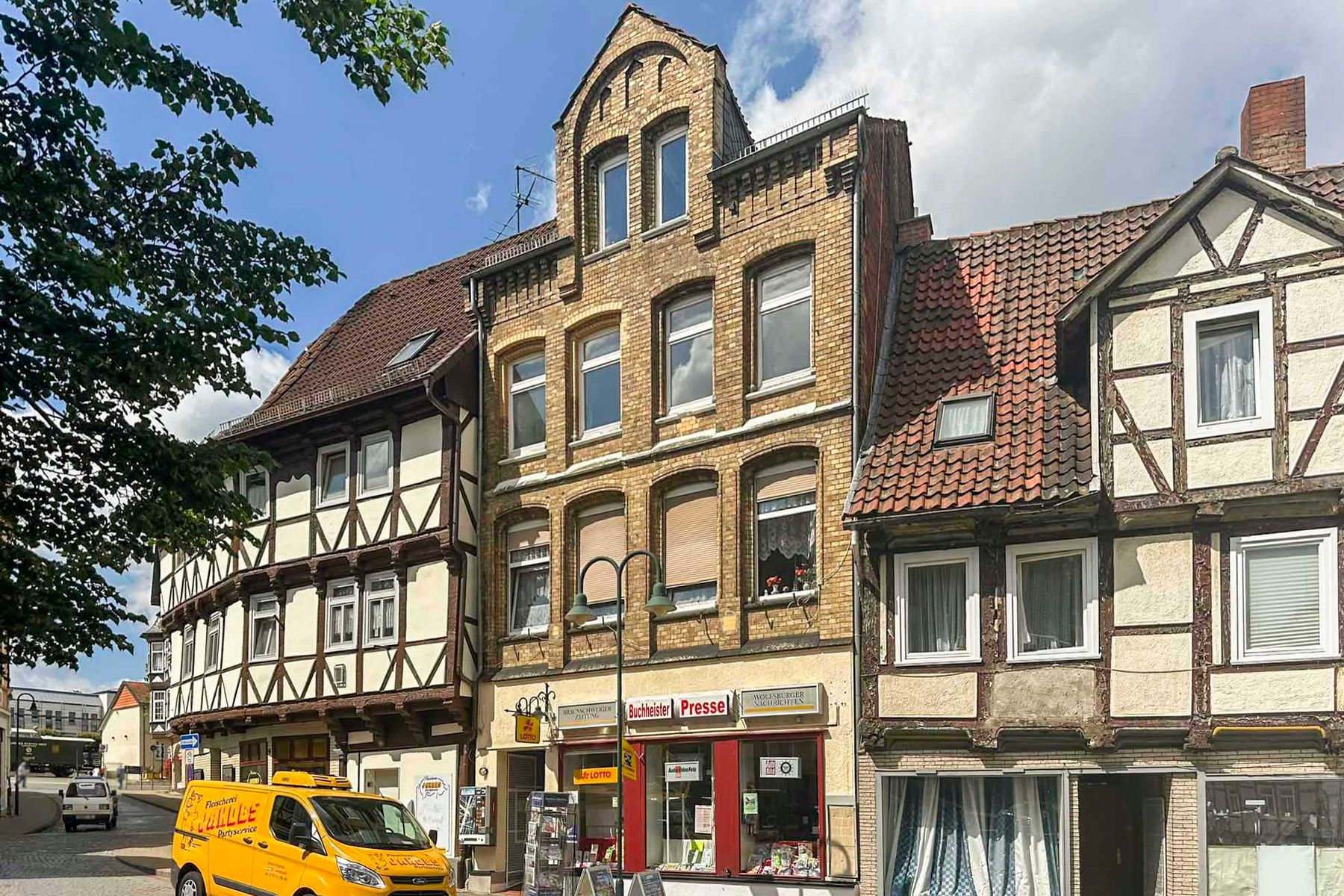 Mehrfamilienhaus zum Kauf als Kapitalanlage geeignet 149.000 € 5 Zimmer 150 m²<br/>Wohnfläche 118,2 m²<br/>Grundstück Oberstadt / Braunschweiger Straße Helmstedt 38350