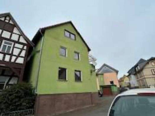 Haus zum Kauf 330.000 € 10 Zimmer 900 m² Grundstück Albach Fernwald 35463