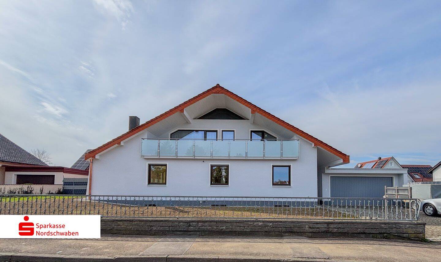 Immobilie in Genderkingen - Großzügiges Zweifamilienhaus mit Garage und Garten in Genderkingen zu verkaufen! - Bild 0