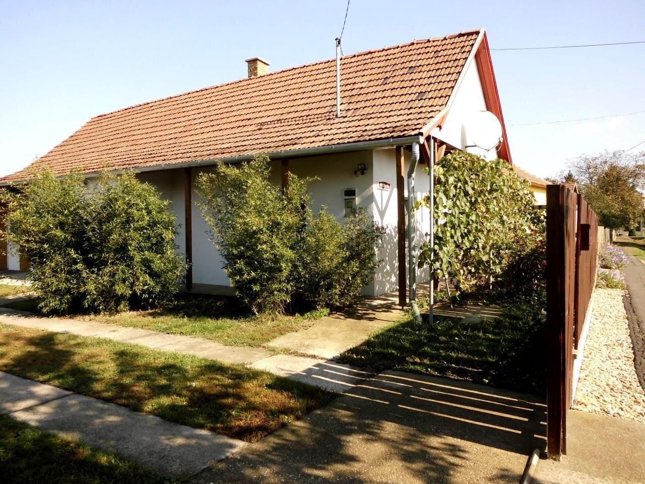 Einfamilienhaus zum Kauf 50.000 € 2,5 Zimmer 48 m²<br/>Wohnfläche 1.181 m²<br/>Grundstück Tiszagyulaháza 4097