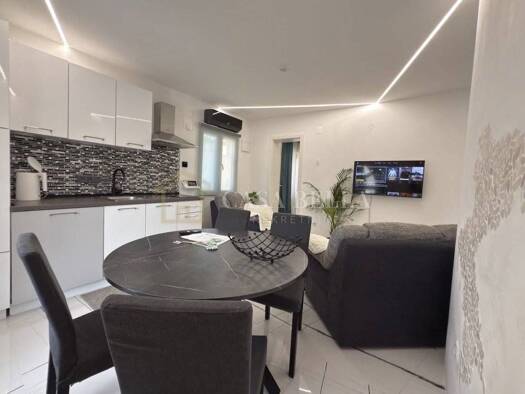 Wohnung zur Miete 550 € 2 Zimmer 45 m² Novi Vinodolski Novi Vinodolski 51250
