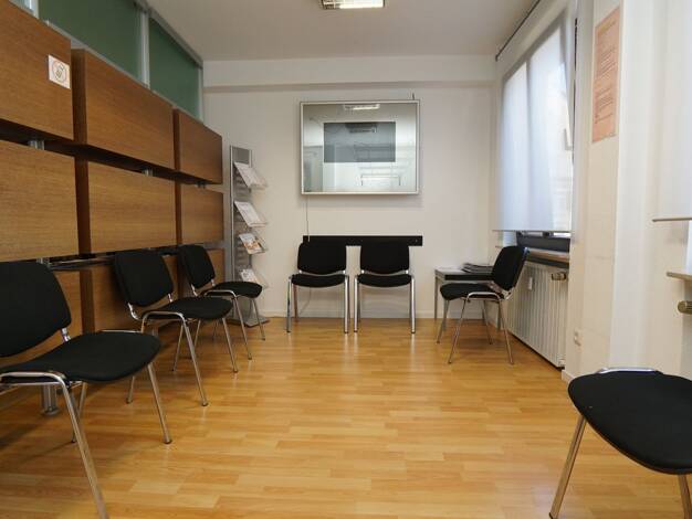 Praxis zum Kauf 390.000 € 7 Zimmer 134 m² Bürofläche Frankfurt am Main 65929