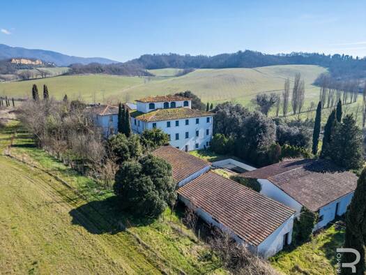 Haus zum Kauf 1.100.000 € 25 Zimmer 3.000 m² 100.000 m² Grundstück frei ab sofort Terranuova Bracciolini