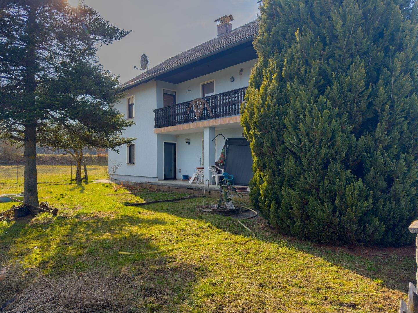 Immobilie in Pleinfeld - Großzügiges Zweifamilienhaus mit 2.700 m² Grundstück und Entwicklungsmöglichkeiten bei Pleinfeld - Bild 3