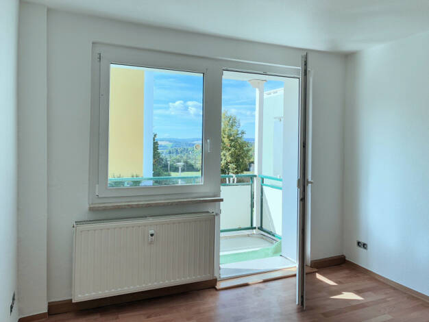 Wohnung zur Miete 270 € 2 Zimmer 49,3 m² 1. Geschoss frei ab 23.10.2025 Stauffenbergstraße 20 Westend Plauen 08523