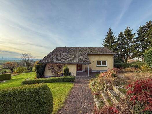 Einfamilienhaus zum Kauf 245.000 € 5 Zimmer 130 m² 1.127 m² Grundstück frei ab sofort Schwalenberg Schieder-Schwalenberg 32816