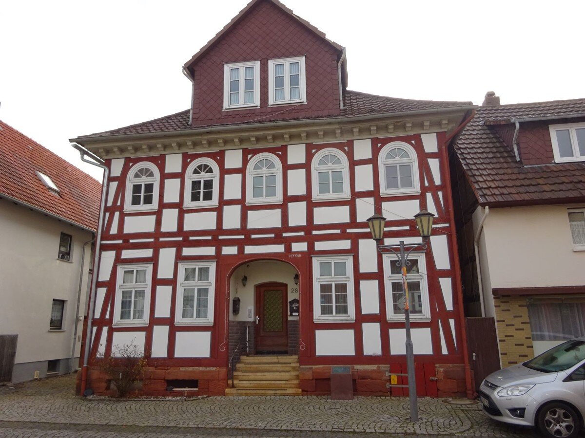 Mehrfamilienhaus zum Kauf provisionsfrei 41.000 € 10 Zimmer 313 m²<br/>Wohnfläche 386 m²<br/>Grundstück Ziegenhain Schwalmstadt 34613