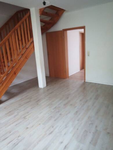 Wohnung zur Miete 350 € 3 Zimmer 69,2 m² Dachgeschoss, 3. Geschoss frei ab 01.07.2025 Greiz Greiz 07973