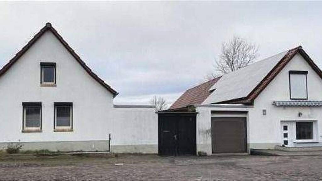 Einfamilienhaus zum Kauf als Kapitalanlage geeignet 95.000 € 4 Zimmer 110 m² 1.169 m² Grundstück Röblingen am See Seegebiet Mansfelder Land 06317