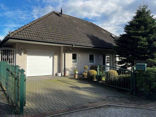 Einfamilienhaus zum Kauf 270.000 € 6 Zimmer 141,9 m² 588 m² Grundstück Scharrel Saterland 26683