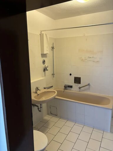 Wohnung zum Kauf provisionsfrei 114.000 € 4 Zimmer 118 m² frei ab sofort Hubertusstraße 1- 5 Alsdorf Alsdorf 52477