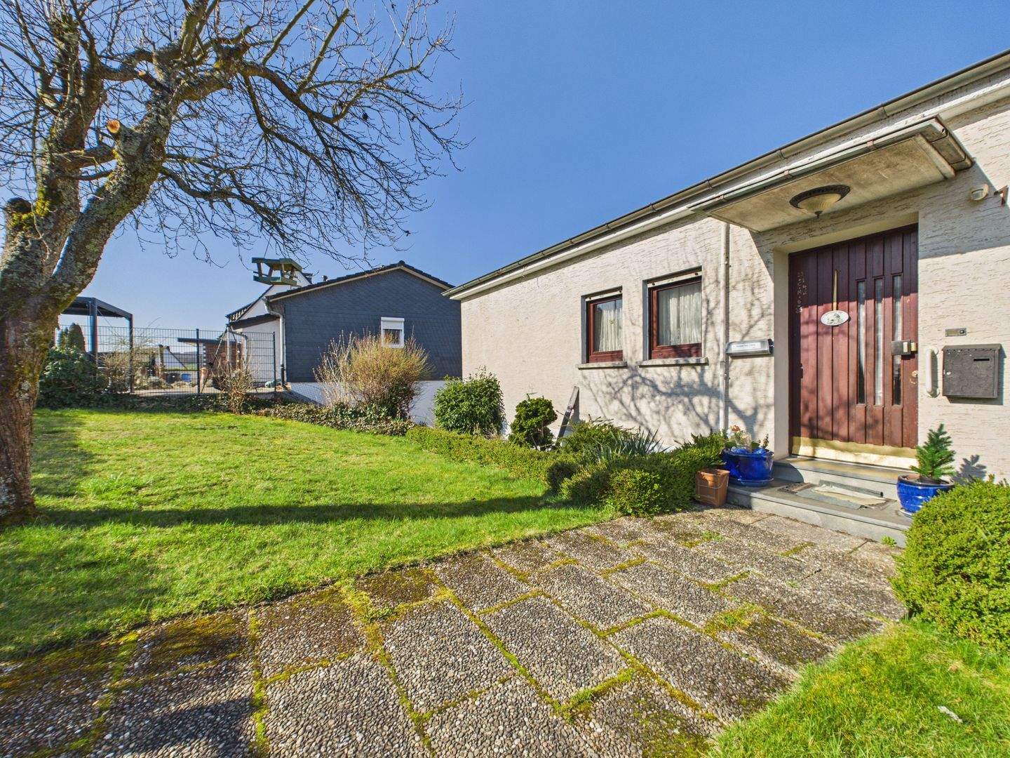 Immobilie in Waldsolms - Charmantes Einfamilienhaus in schöner Lage - Bild 1