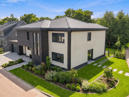 Einfamilienhaus zum Kauf - Erstbezug provisionsfrei 899.000 € 7 Zimmer 330 m² 890 m² Grundstück frei ab sofort Sandhorst Aurich 26607