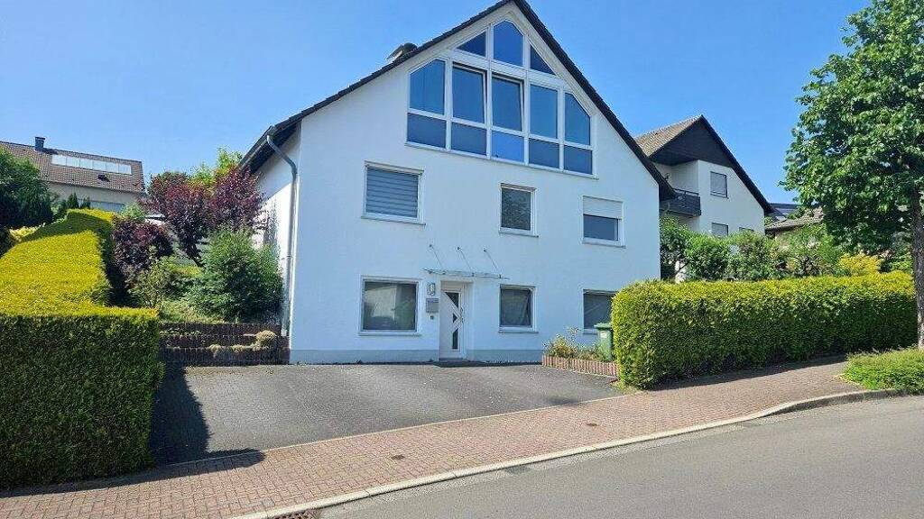 *** Zweifamilienhaus mit Einlieger-Apartment ! Hauptwohnung frei !!! ***