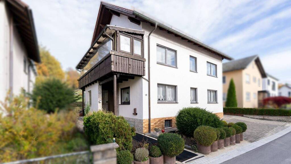 Haus zum Kauf 295.000 € 6 Zimmer 166 m² 771 m² Grundstück frei ab 01.02.2026 Sonnefeld 96242