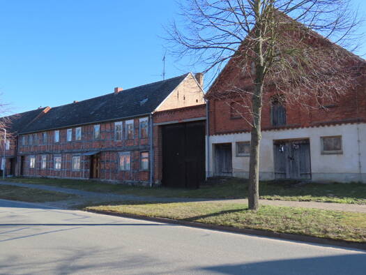Bauernhaus zum Kauf 73.000 € 10 Zimmer 250 m² 4.340 m² Grundstück Krumke Osterburg OT Polkau 39606