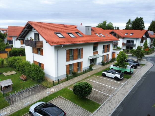 Wohnung zum Kauf 649.000 € 3 Zimmer 83 m² Dachgeschoss, 2. Geschoss frei ab 31.12.2025 Holzkirchen Holzkirchen 83607