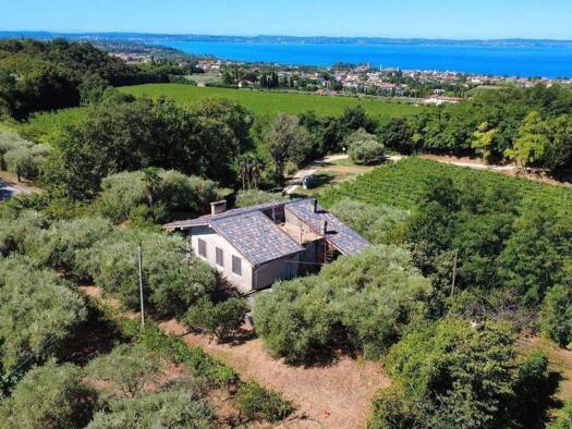 Haus zum Kauf 1.100.000 € 305 m² 2.500 m² Grundstück Strada Valmarana Bardolino (VR) 37011