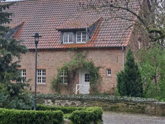 Doppelhaushälfte zum Kauf 198.500 € 4 Zimmer 170 m² 388 m² Grundstück Altenhausen 39343