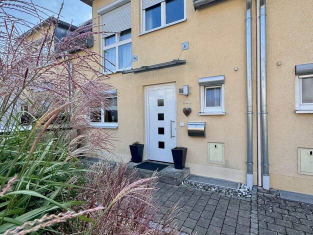 Reihenmittelhaus zum Kauf 745.000 € 5 Zimmer 152,5 m² 198 m² Grundstück Wendelstein 90530