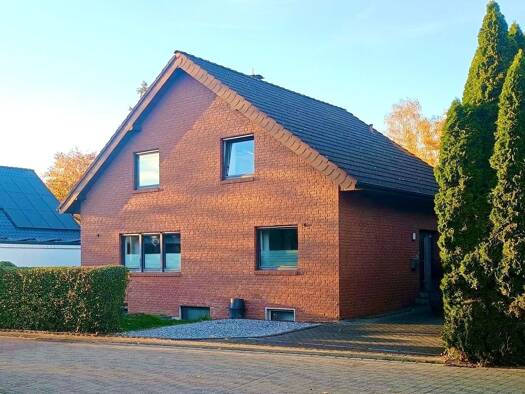 Einfamilienhaus zum Kauf 554.000 € 7 Zimmer 130 m² 869 m² Grundstück Salzkotten 33154