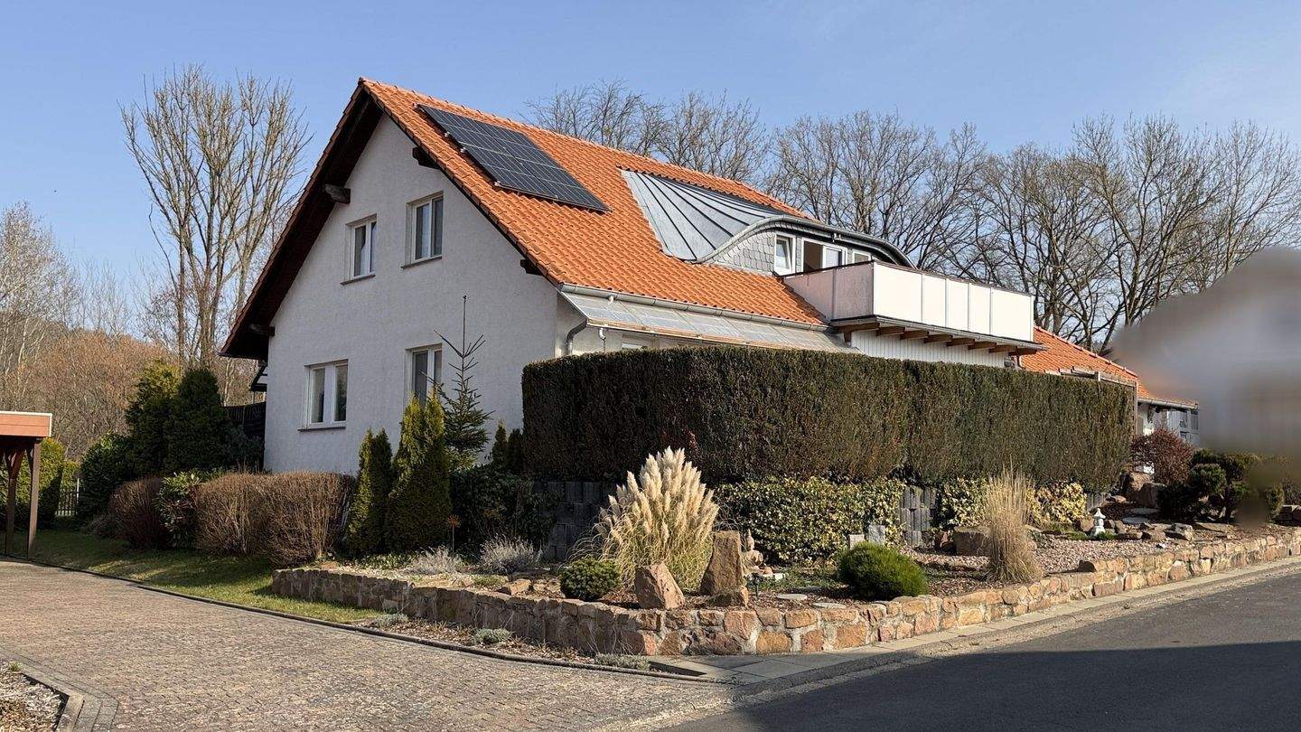 Immobilie in Wesertal - Repräsentatives Ein- bis Zweifamilienhaus mit schönem Grundstück in Wesertal-Oedelsheim - Bild 1