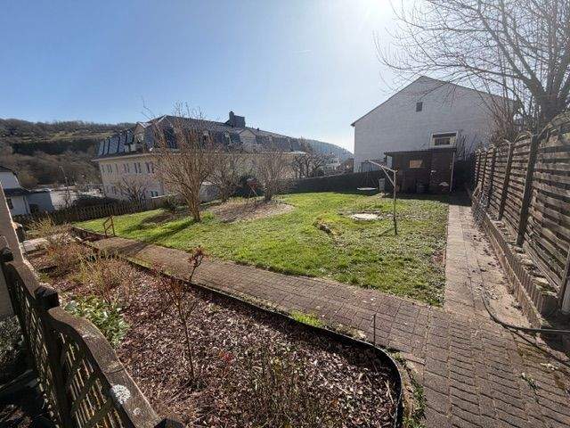 Immobilie in Saarburg - Einfamilienhaus mit großem Garten und 4 Garagen - Bild 2