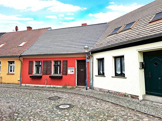 Villa zum Kauf 49.000 € 108 m² 180 m² Grundstück Wallstraße 14 Eisenhüttenstadt 15890