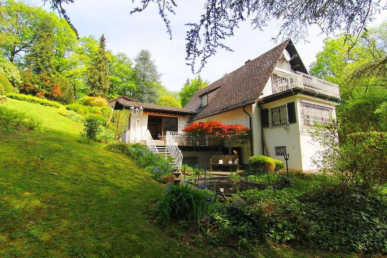 Villa zur Miete 3.900 € 8 Zimmer 255 m²<br/>Wohnfläche 3.350 m²<br/>Grundstück Bad Soden Bad Soden 65812