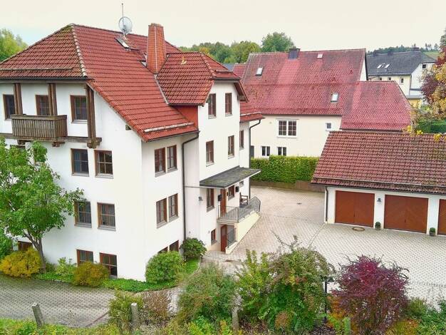 Haus zum Kauf 625.000 € 18 Zimmer 505 m² 2.100 m² Grundstück Kirchenlamitz Kirchenlamitz 95158